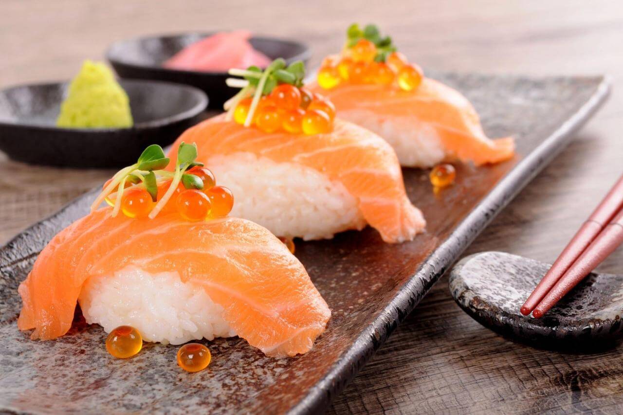 Sushi cá hồi